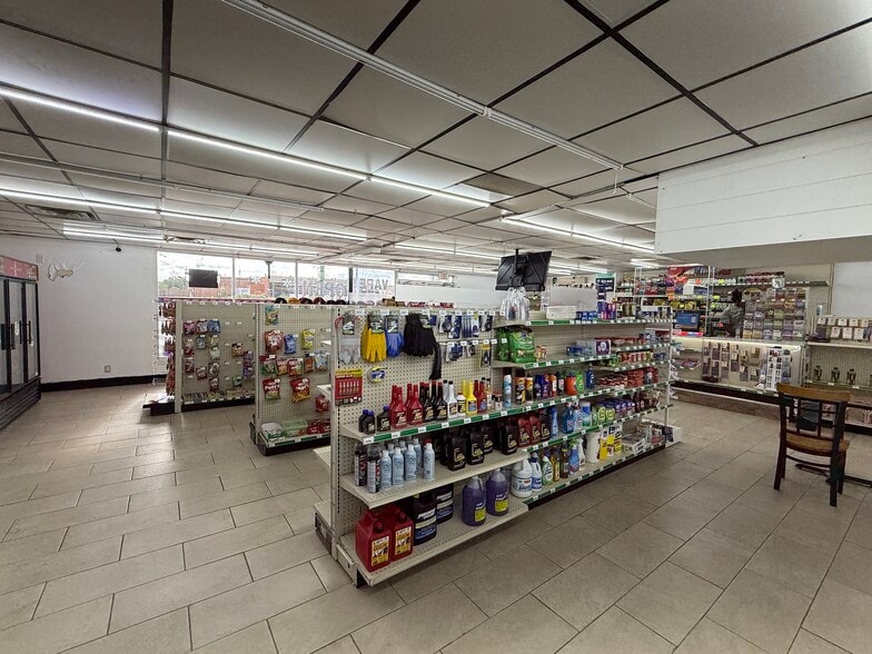 More Photos Of 10430-10434 Northfield Rd, Northfield Freestanding For Lease