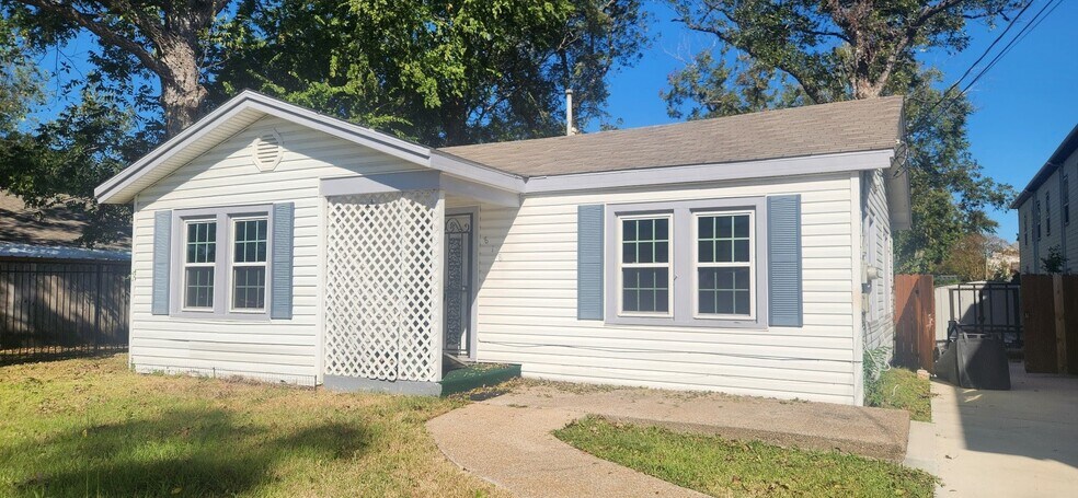 More Photos Of 818 Thornton Rd, Houston Office Residential For Lease