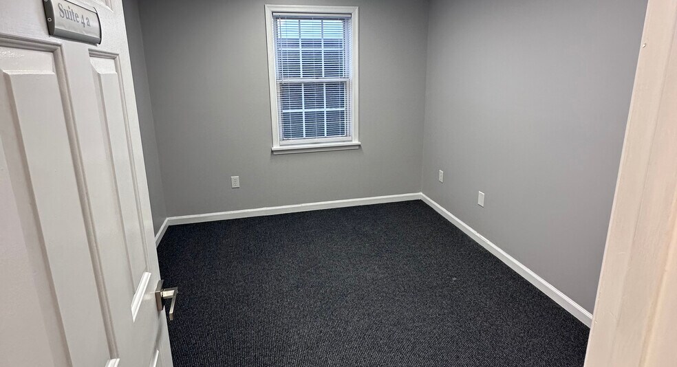 More Photos Of 21 Walnut Blvd, Petersburg Office For Lease
