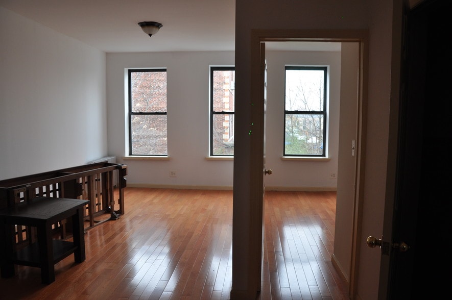 More Photos Of 5909 71st Ave, Ridgewood Restaurant For Lease