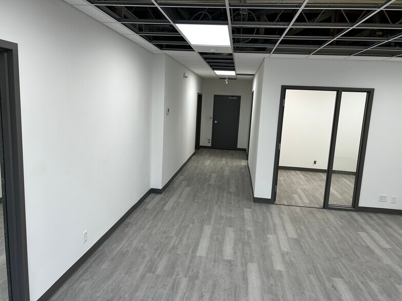 More Photos Of 4515 N 56th St, Lincoln Light Distribution For Lease