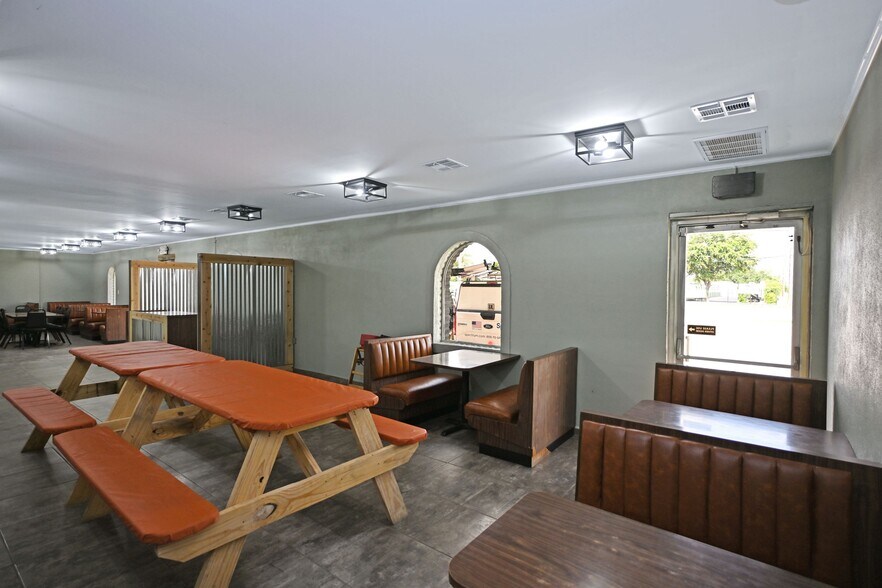 More Photos Of S 2162 S WW White Rd, San Antonio Restaurant For Sale