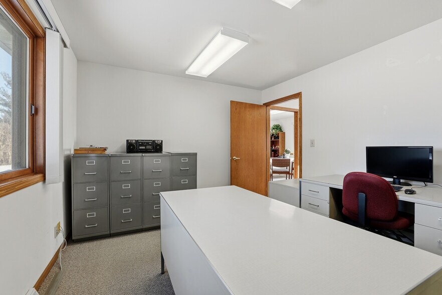 More Photos Of 5500 Prairie Dr, Plover Flex For Sale