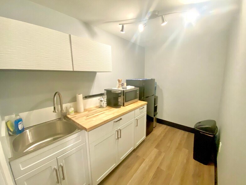 More Photos Of 1316 NE 99th St, Vancouver Medical For Lease