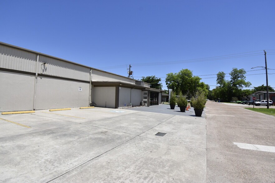 More Photos Of 401 Pennsylvania St, South Houston Lodge Meeting Hall For Sale