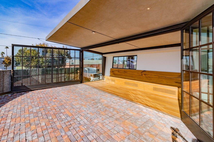 More Photos Of 3050 S La Cienega Blvd, Culver City Storefront Retail Office For Sale