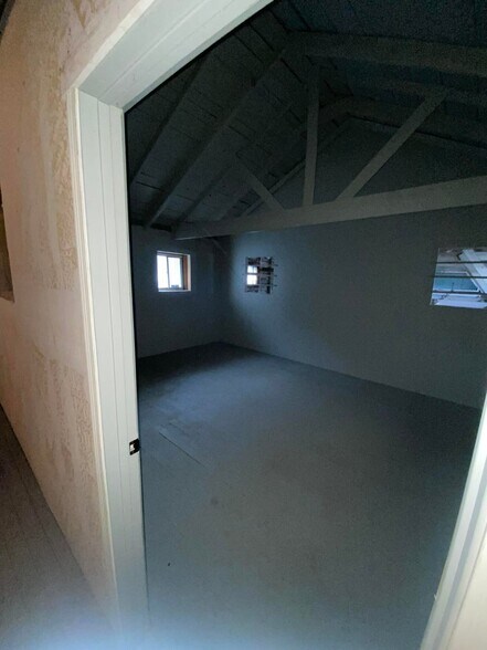 More Photos Of 323 S Fir St, Medford Warehouse For Sale