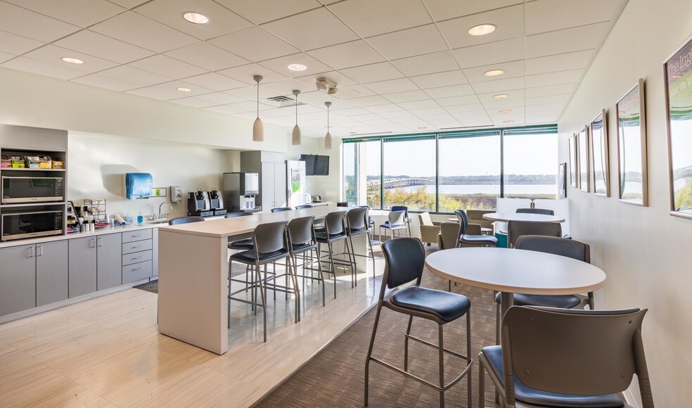 More Photos Of 4401 Belle Oaks Dr, North Charleston Office For Lease