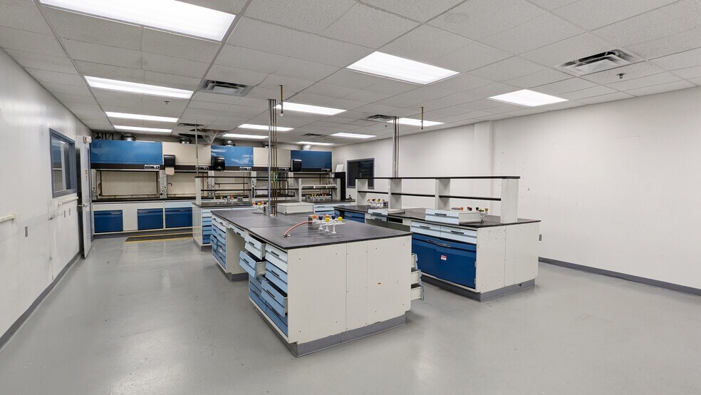 More Photos Of 109 Corporate Ct, South Plainfield Medical For Lease