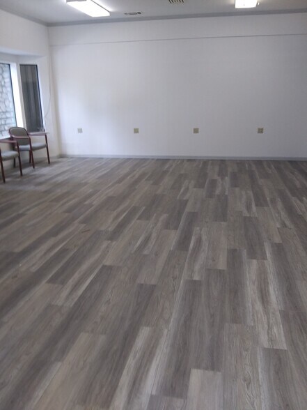 More Photos Of 11354-11406 Pleasant Valley Rd, Penn Valley Storefront Retail Office For Lease