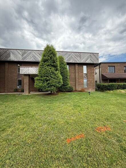 More Photos Of 8 Irongate Dr, Waldorf Warehouse For Lease