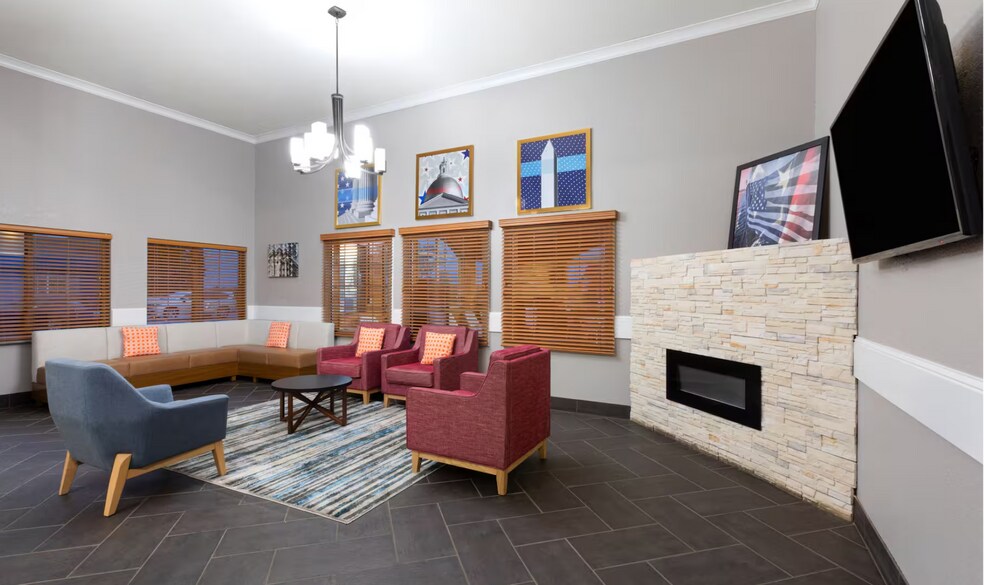 More Photos Of 2210 West St S, Grinnell Hotel For Sale