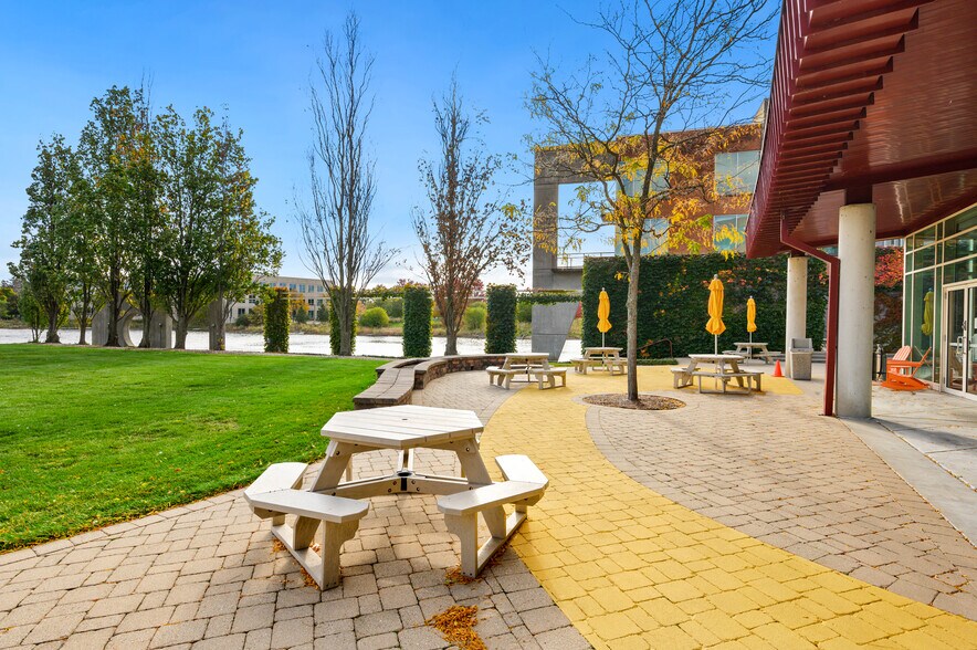 More Photos Of 275 N Field Dr, Lake Forest Office For Lease