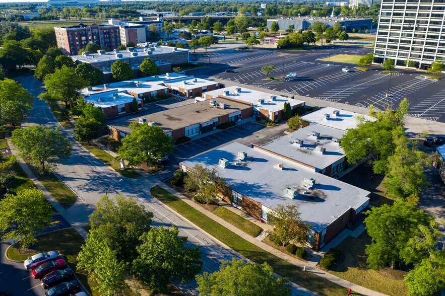 More Photos Of 865-909 E Wilmette Rd, Palatine Medical For Lease