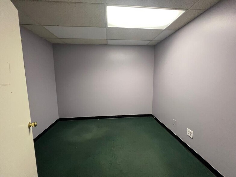 More Photos Of 625 8th St, Huntington Office For Lease