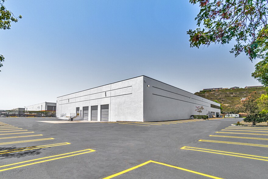 More Photos Of 19560 S Rancho Way, Rancho Dominguez Distribution For Sale