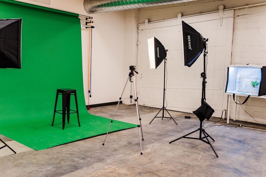More Photos Of 4786-4790 1st Ave S, Seattle Warehouse For Lease