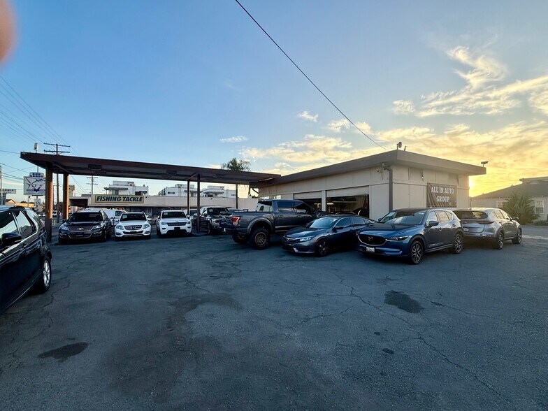 Primary Photo Of 15336 Vanowen St, Van Nuys Auto Dealership For Lease