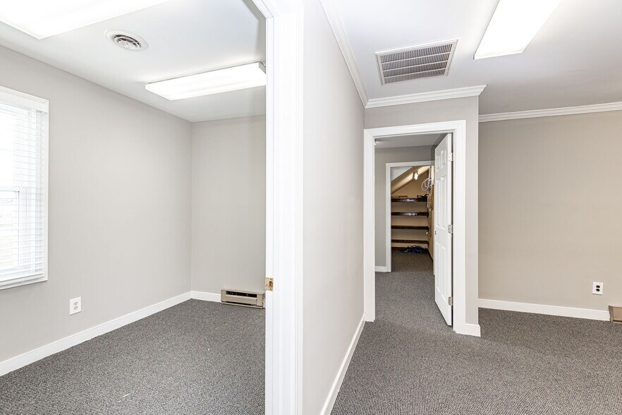 More Photos Of 10810 Hasty Ln, Midlothian Office For Lease