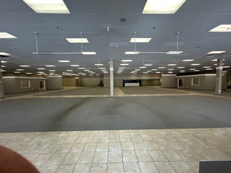 More Photos Of 3304-3350 Augusta Rd, Greenville Unknown For Lease