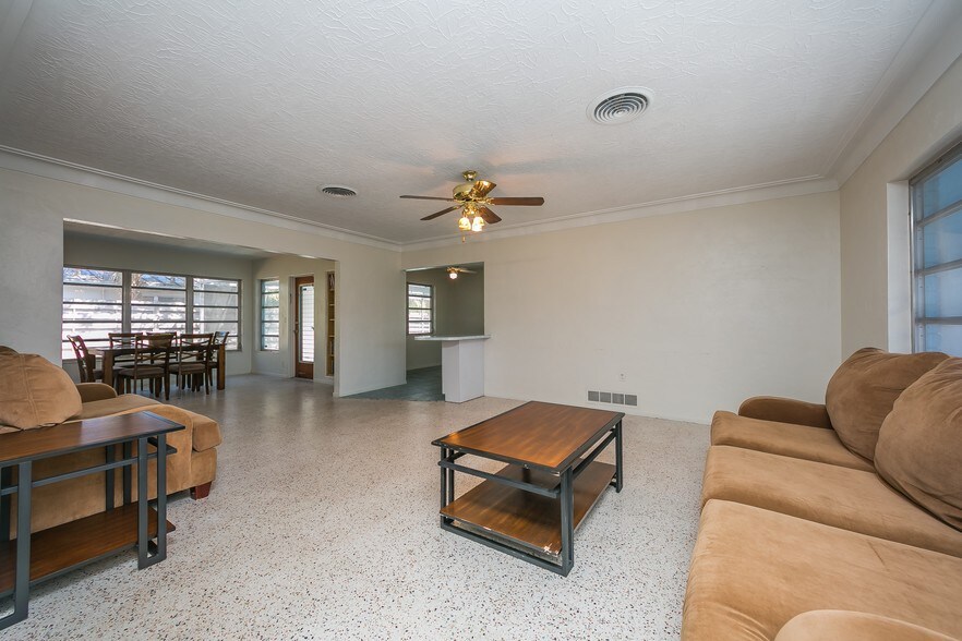More Photos Of 2455 Bee Ridge Rd, Sarasota Office For Sale