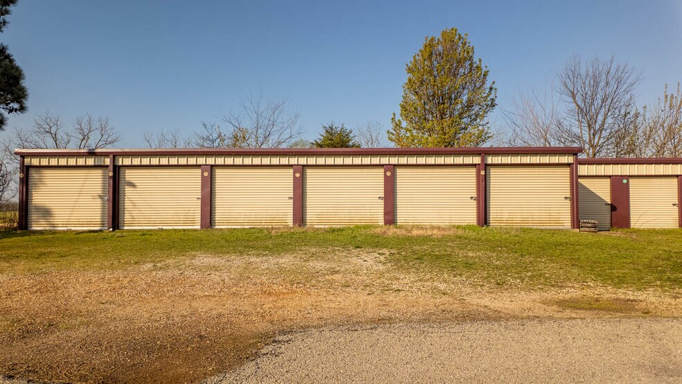 More Photos Of 101 Bingham st, Koshkonong Specialty For Sale