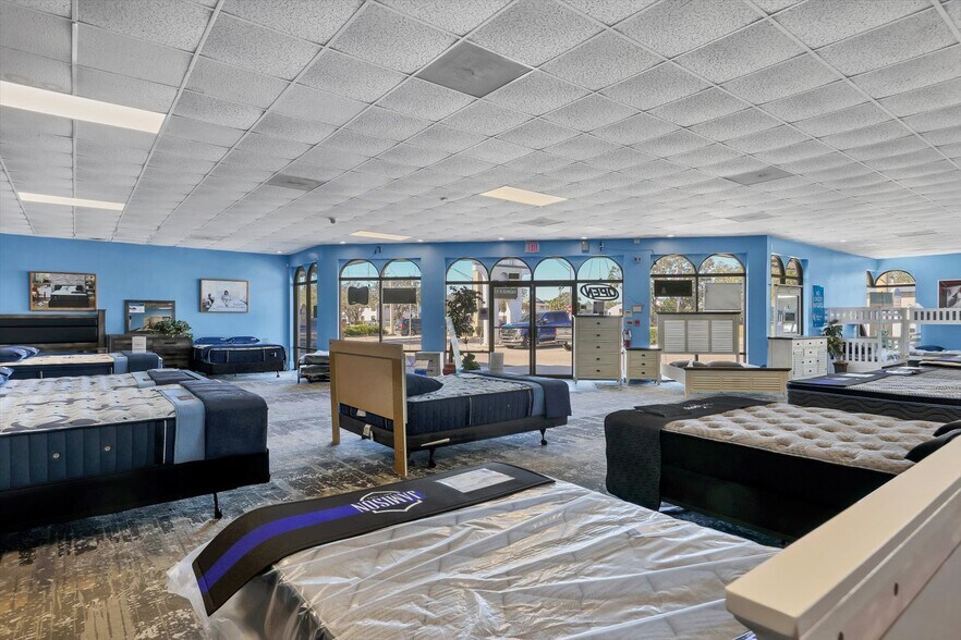 More Photos Of 3637 Cortez Rd, Bradenton Storefront For Sale