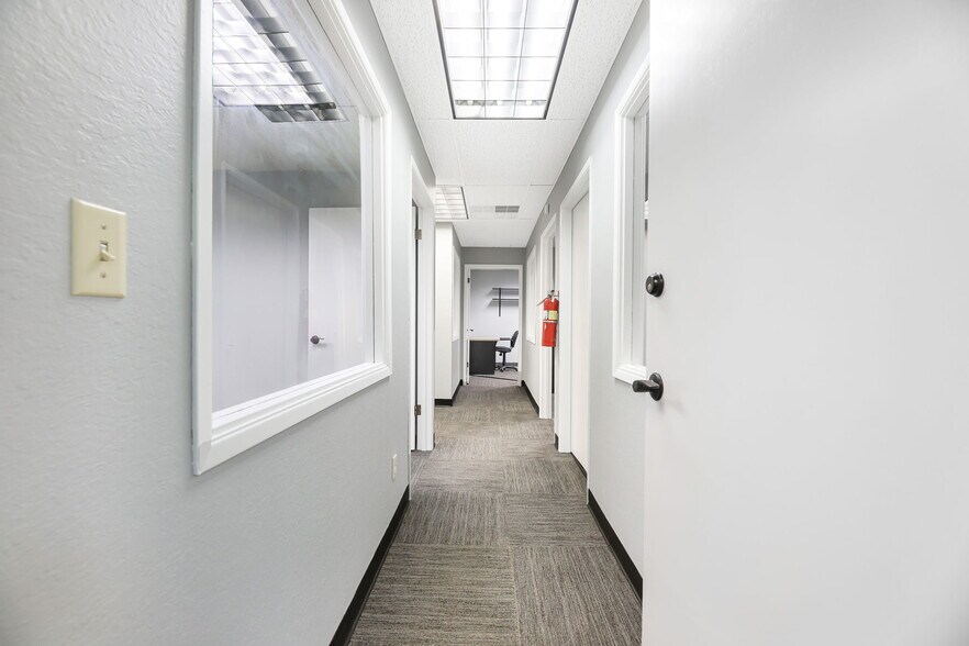 More Photos Of 9502 19th Ave SE, Everett Office For Lease