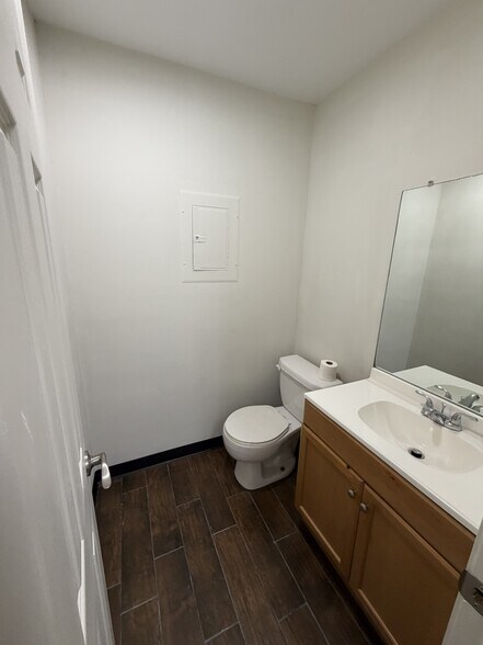 More Photos Of 1206 JW DavisSuites Ave, Hammond Office For Sale