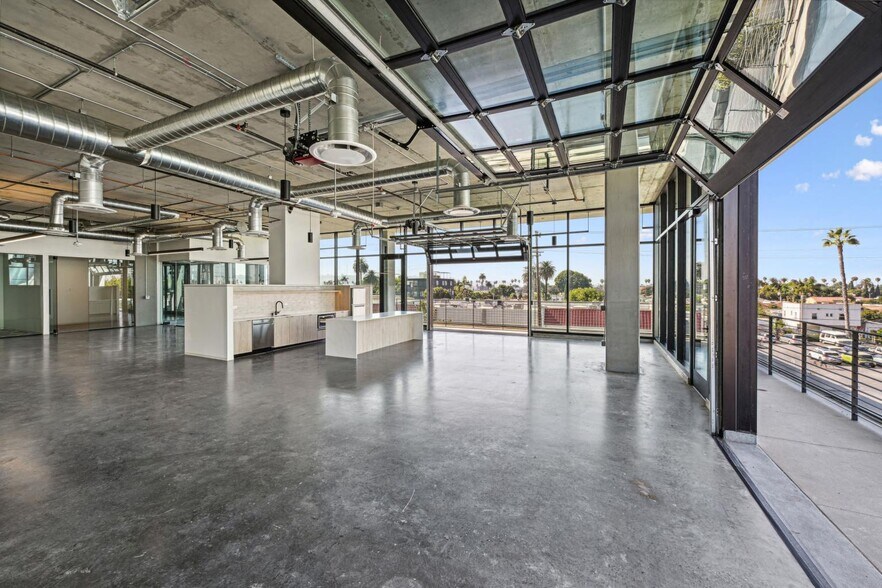 More Photos Of 2922 Crenshaw Blvd, Los Angeles Office For Lease