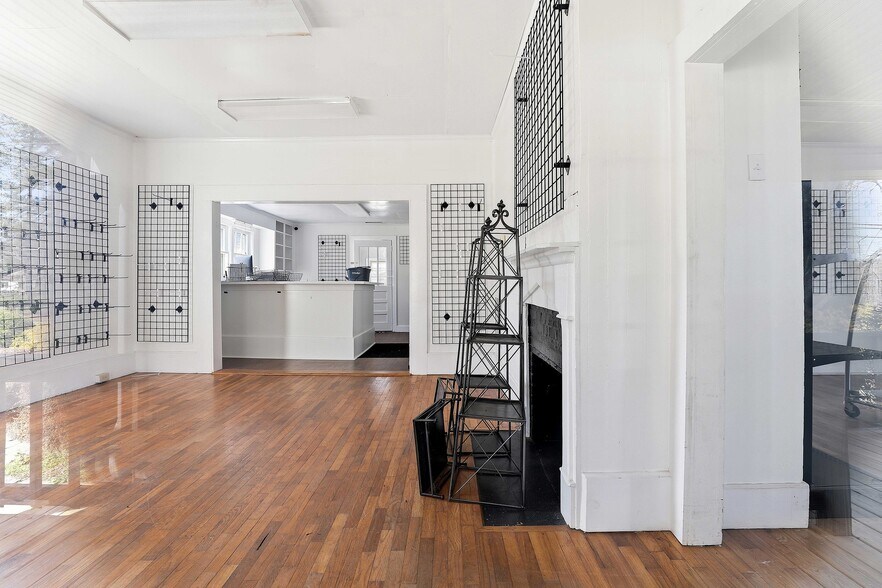 More Photos Of 2817 S Highway 29, Moreland Office For Lease