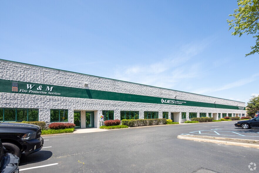 More Photos Of 630 Broadway Ave, Holbrook Warehouse For Lease