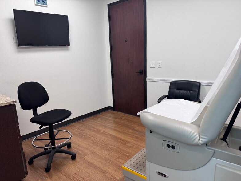 More Photos Of 2200 George Dieter Dr, El Paso Healthcare For Sale