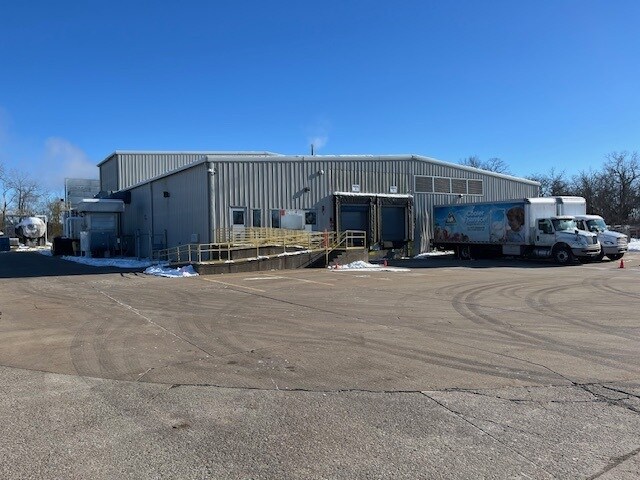 More Photos Of 2230 Stewart Rd, Muscatine Flex For Sale