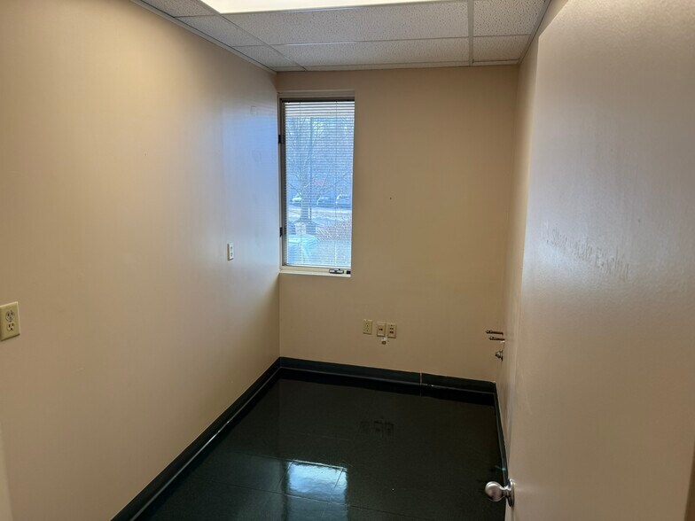 More Photos Of 2 Chelsea Pl, Clifton Park Medical For Lease