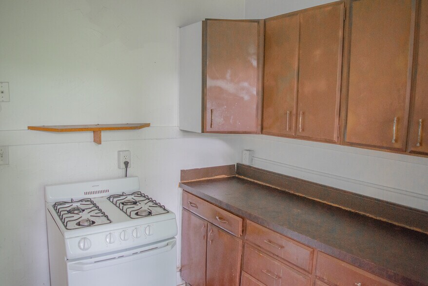 More Photos Of 1620 Columbia Tpke, Castleton On Hudson Storefront Retail Residential For Sale