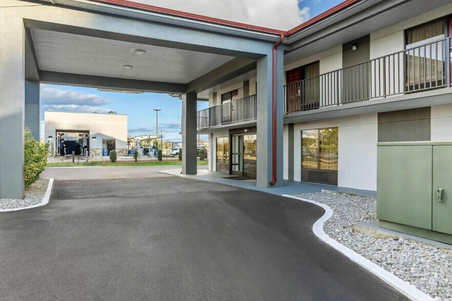 More Photos Of 1035 Highway 49 S, Richland Hotel For Sale