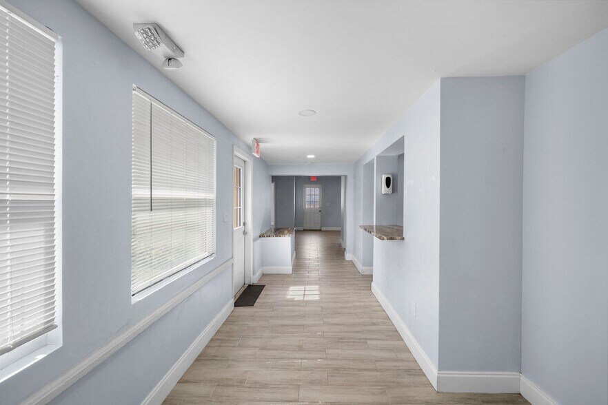 More Photos Of 900 SW Martin Downs Blvd, Palm City Freestanding For Lease