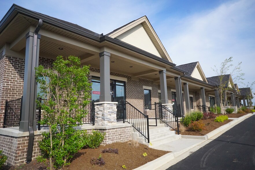 More Photos Of 132 Maple Row Blvd, Hendersonville Office For Lease