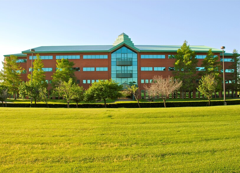 Primary Photo Of 1750 Valley View Ln, Farmers Branch Office For Lease