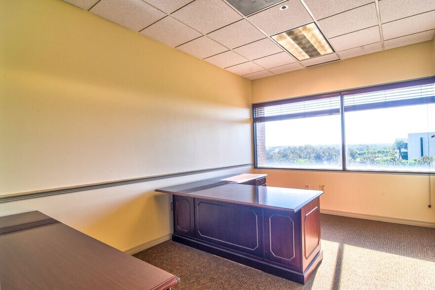 More Photos Of 1150 Cleveland St, Clearwater Office For Lease