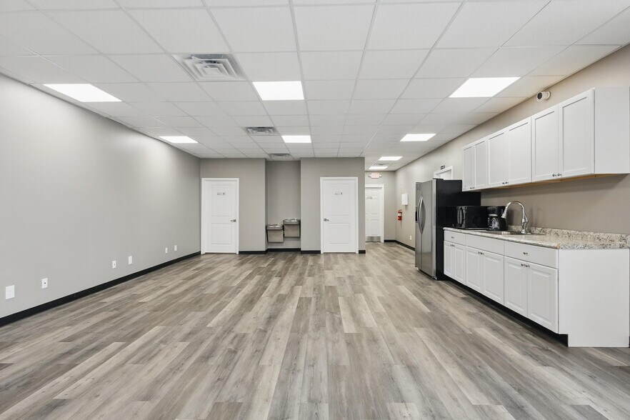 More Photos Of 581 E Cherry St, Troy Freestanding For Sale