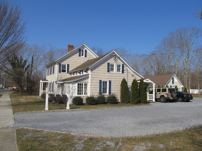 More Photos Of 591 Main St, Center Moriches Apartments For Lease