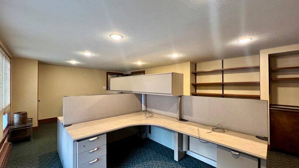 More Photos Of 2604 Sunnyside Dr, Cadillac Medical For Sale