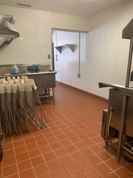 More Photos Of 1700 W Division St, Chicago Apartments For Lease