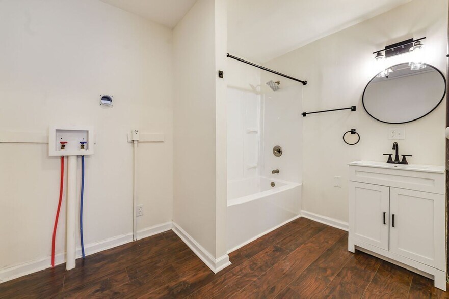 More Photos Of 2550 Broadway St, New Albany Apartments For Sale