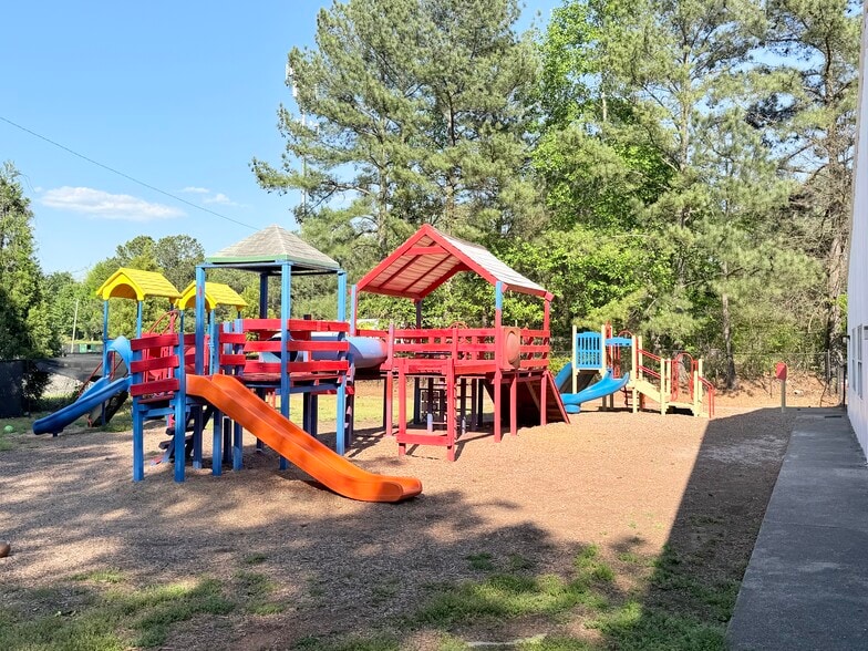 More Photos Of 3097 Emery Cir, Austell Light Distribution For Sale