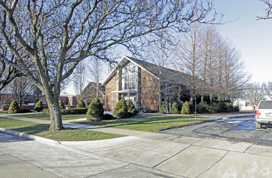 Primary Photo Of 17901 Collinson Ave, Eastpointe Religious Facility For Sale