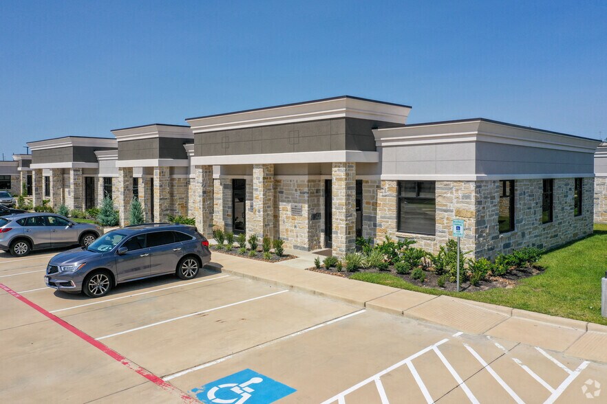 More Photos Of 633 E Fernhurst Dr, Katy Medical For Sale