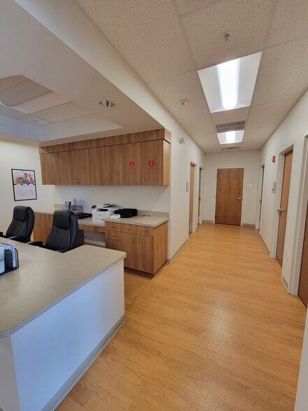 More Photos Of 2444-2474 Laurel Rd, Venice Freestanding For Lease